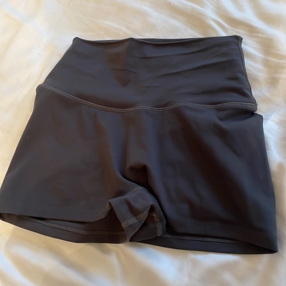 Serenity Scrunch Shorts 2" XS - Picture 3 of 5